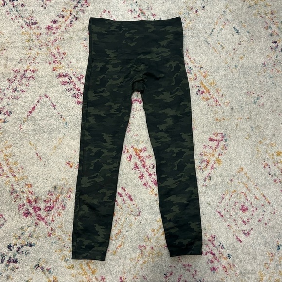 SPANX Look At Me Now Seamless Leggings in Green Camo sz 1X - Picture 5 of 6